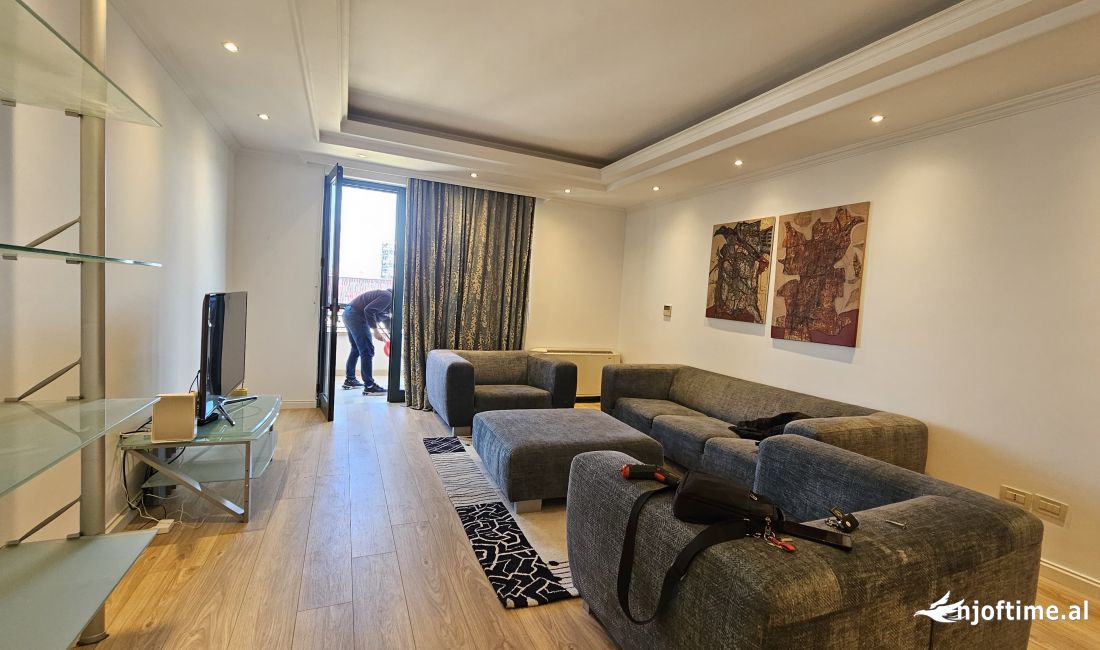 Appartamento in affitto a Tirana 2+1, Arredato