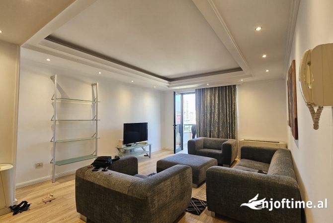 Appartamento in affitto a Tirana 2+1, Arredato