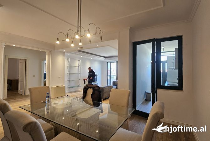 Appartamento in affitto a Tirana 2+1, Arredato