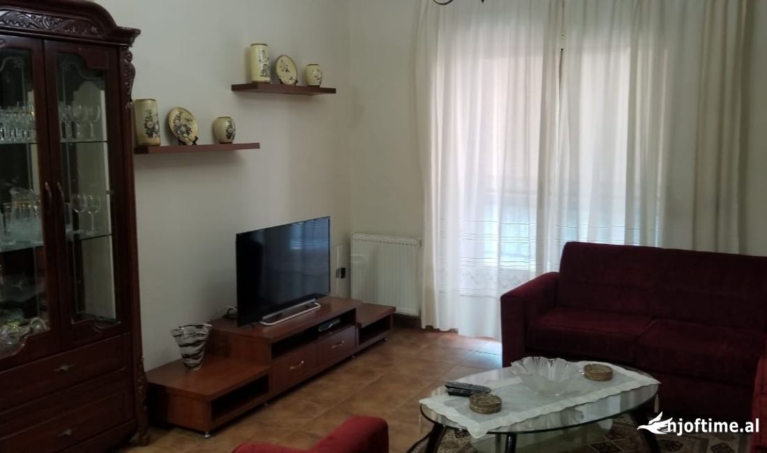 Shtepi me qera Apartament ne Tirane, 2+1, Mobilimi E mobiluar, Pagesa 550  Euro.