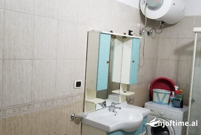 Shtepi me qera Apartament ne Tirane, 2+1, Mobilimi E mobiluar, Pagesa 550  Euro.