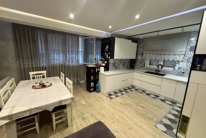 Appartamento in affitto a Tirana 3+1, Arredato