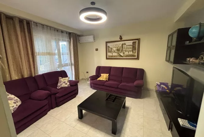 📍 APARTAMENT PER QIRA 1+1 NË QENDËR – PAS MUZEUT KOMBËTAR 🏛️