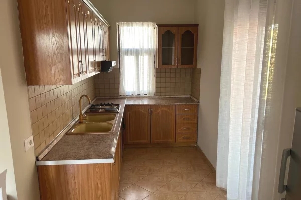 Shtepi me qera Apartament ne Tirane, 1+1, Mobilimi E mobiluar, Pagesa 550  Euro.