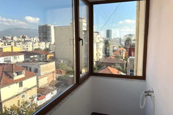 Shtepi me qera Apartament ne Tirane, 1+1, Mobilimi E mobiluar, Pagesa 550  Euro.