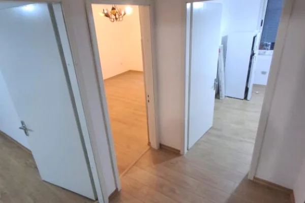 Business Property for Rent 3+1 in Tirana - 70,000 Leke