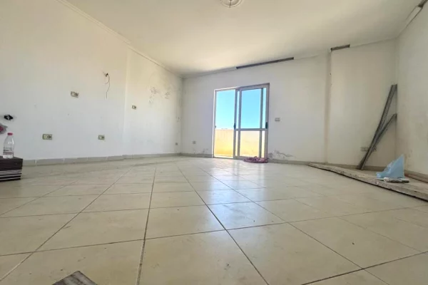 Shtepi ne shitje Apartament ne Tirane, 4+1, Mobilimi Bosh, pa mobiluar, Pagesa 165,000  Euro.
