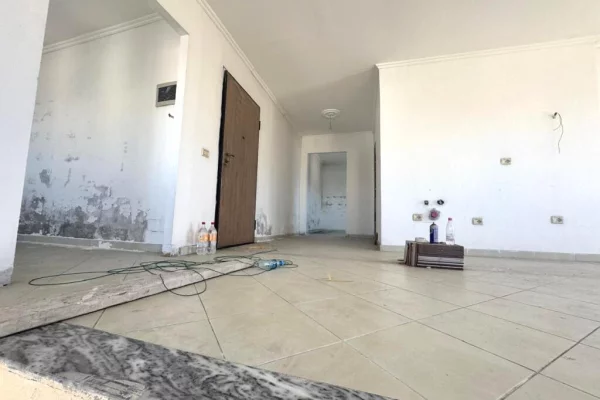 Shtepi ne shitje Apartament ne Tirane, 4+1, Mobilimi Bosh, pa mobiluar, Pagesa 165,000  Euro.