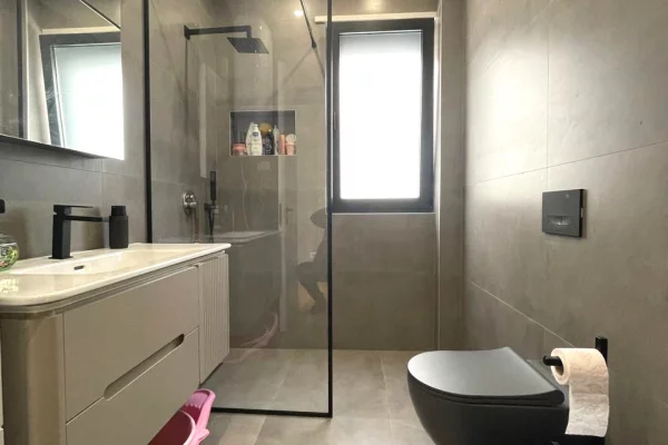 Shtepi me qera Apartament ne Tirane, 2+1, Mobilimi E mobiluar, Pagesa 1,300  Euro.