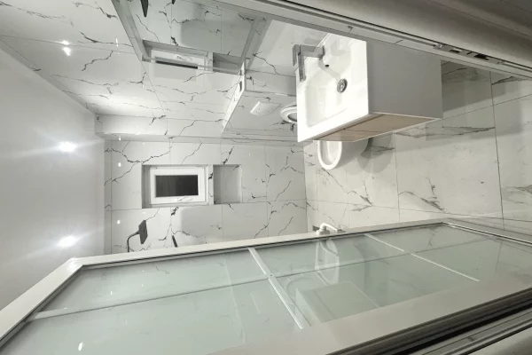 Shtepi ne shitje Apartament ne Tirane, 1+1, Mobilimi Bosh, pa mobiluar, Pagesa 95,000  Euro.