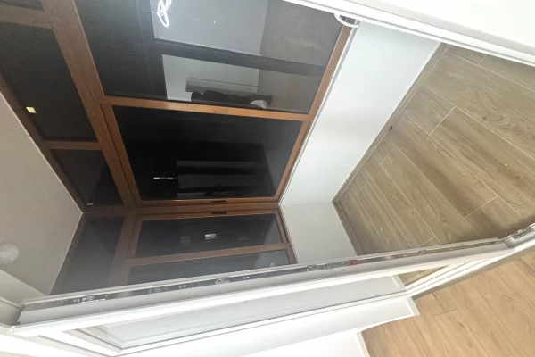 Shtepi ne shitje Apartament ne Tirane, 1+1, Mobilimi Bosh, pa mobiluar, Pagesa 95,000  Euro.