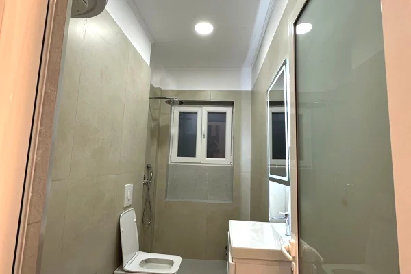 Shtepi ne shitje Apartament ne Tirane, 2+1, Mobilimi Bosh, pa mobiluar, Pagesa 168,000  Euro.