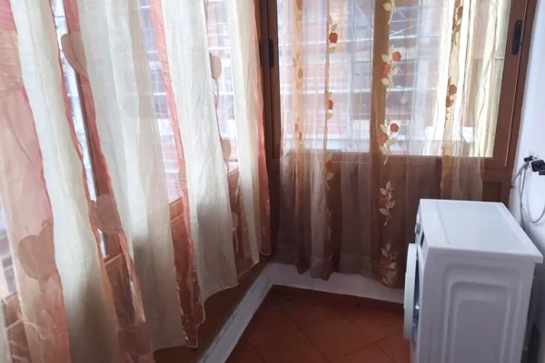 Shtepi me qera Apartament ne Tirane, 1+1, Mobilimi E mobiluar, Pagesa 500  Euro.