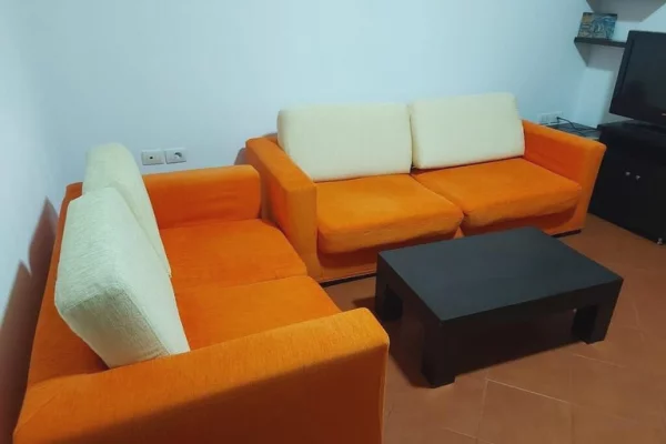 Shtepi me qera Apartament ne Tirane, 1+1, Mobilimi E mobiluar, Pagesa 500  Euro.