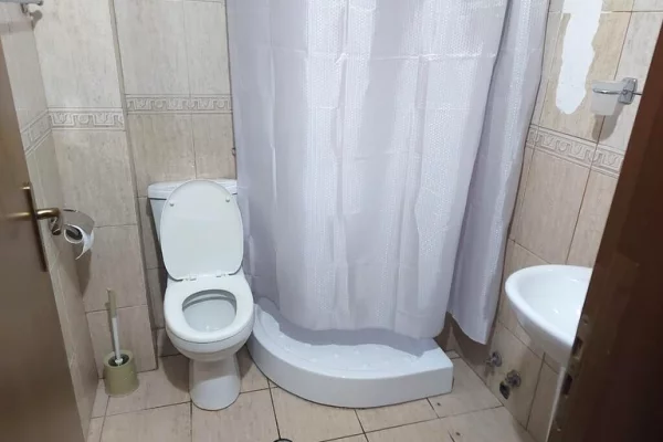 Shtepi me qera Apartament ne Tirane, 1+1, Mobilimi E mobiluar, Pagesa 500  Euro.