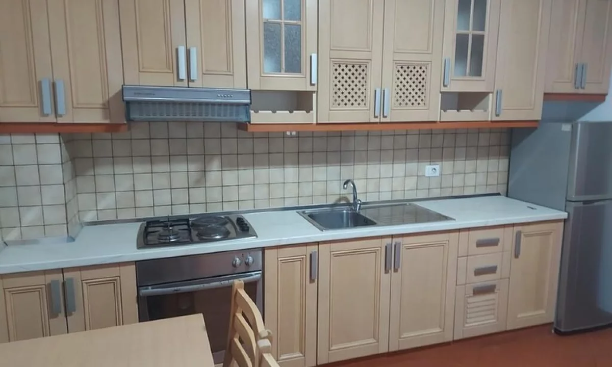 Shtepi me qera Apartament ne Tirane, 1+1, Mobilimi E mobiluar, Pagesa 500  Euro.