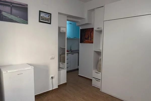 Shtepi me qera Apartament ne Tirane, Garsoniere, Mobilimi E mobiluar, Pagesa 35,000  Leke.