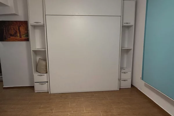 Shtepi me qera Apartament ne Tirane, Garsoniere, Mobilimi E mobiluar, Pagesa 35,000  Leke.