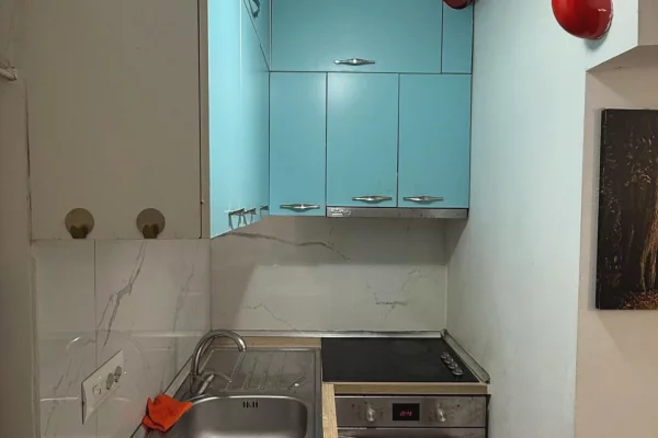 Shtepi me qera Apartament ne Tirane, Garsoniere, Mobilimi E mobiluar, Pagesa 35,000  Leke.