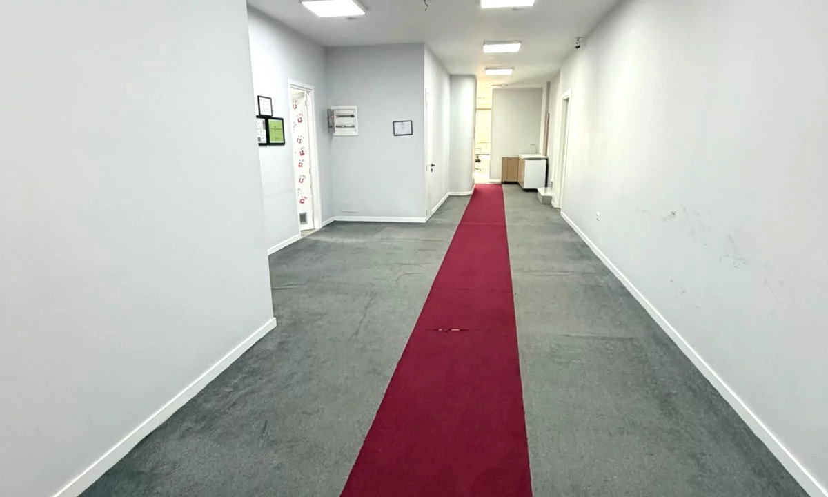 Jepet ambjent per zyra 400 m2 te Shkolla e Kuqe