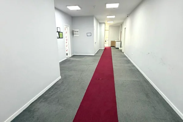 Jepet ambjent per zyra 400 m2 te Shkolla e Kuqe