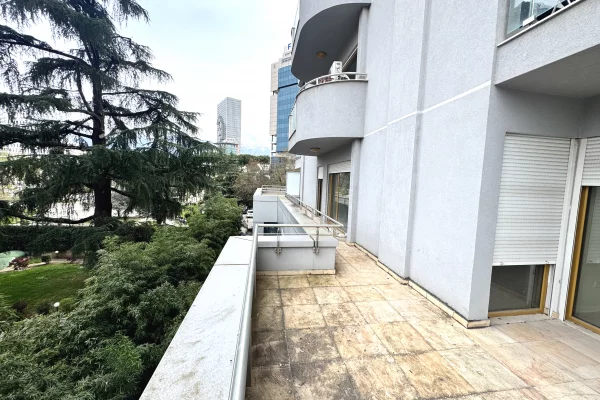Ambient biznesi me qera 3+1 ne Tirane - 2,800 Euro