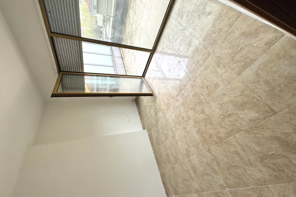 Ambient biznesi me qera 3+1 ne Tirane - 2,800 Euro