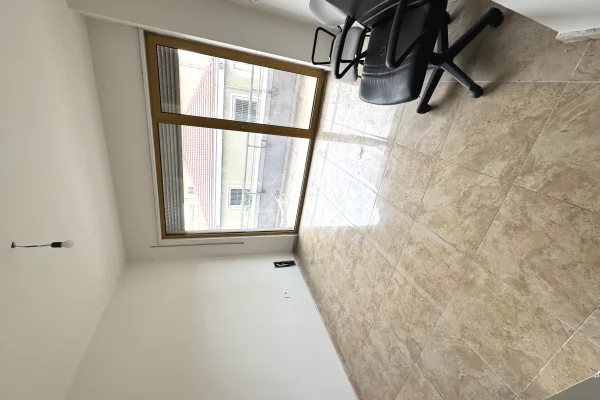 ‼️Jepet me qera zyra 4+1+2, prane Ish Bllokut‼️