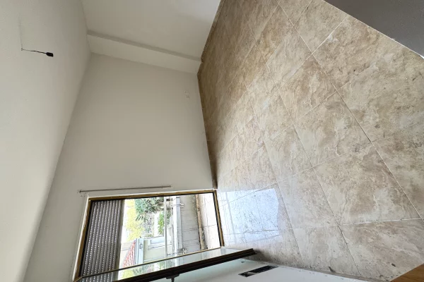 Ambient biznesi me qera 3+1 ne Tirane - 2,800 Euro