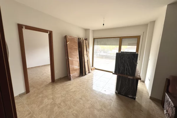 Jepet me qera zyra 2+1 prane ish Bllokut