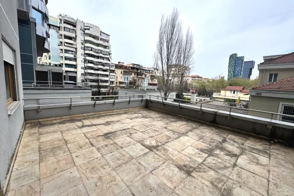 Jepet me qera zyra 2+1 prane ish Bllokut