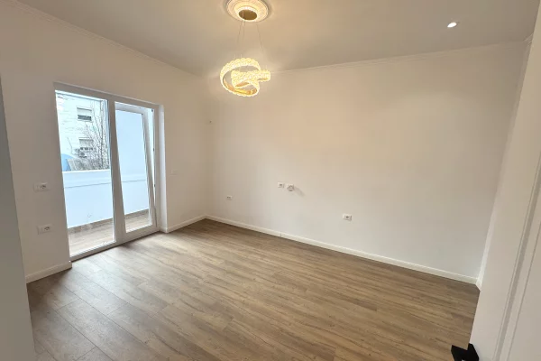 Shtepi ne shitje Apartament ne Tirane, 2+1, Mobilimi Bosh, pa mobiluar, Pagesa 148,000  Euro.