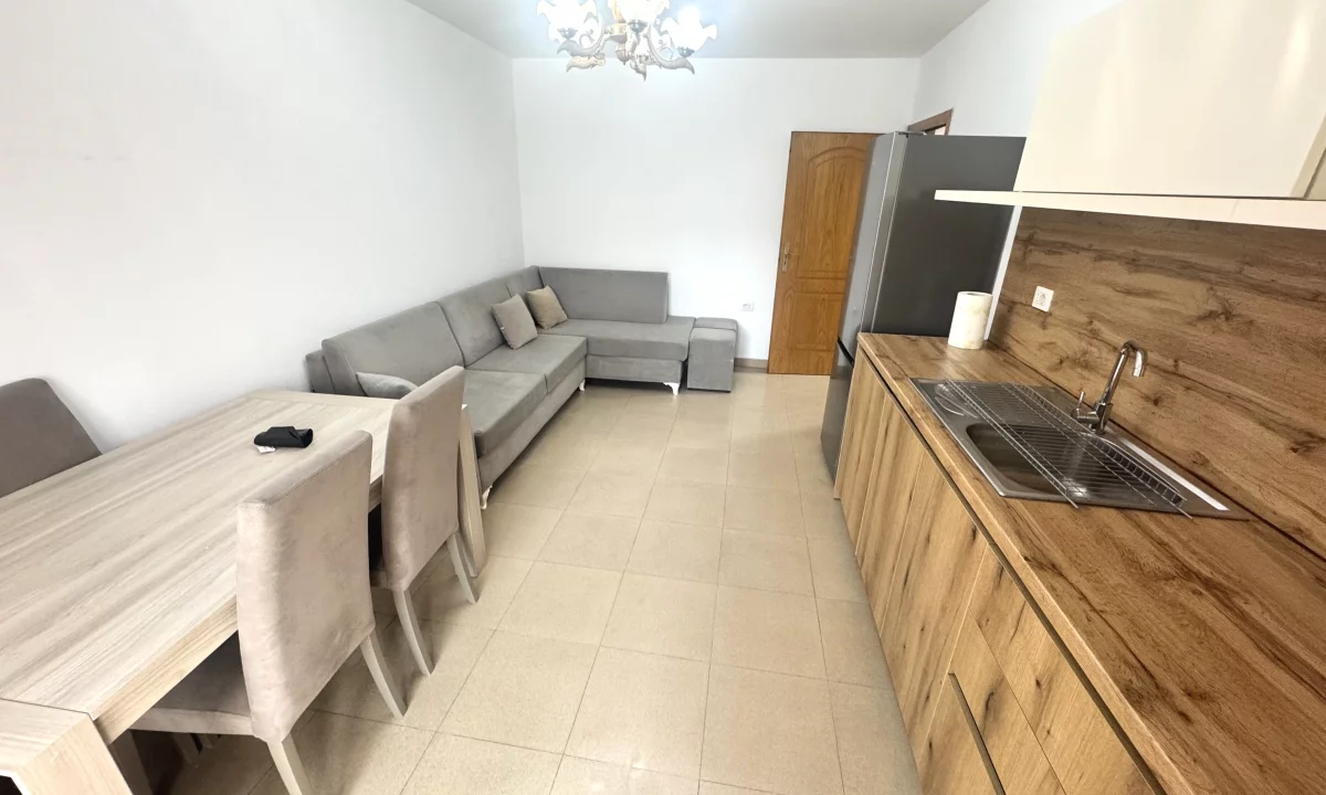 Appartamento in affitto a Tirana 2+1, Arredato