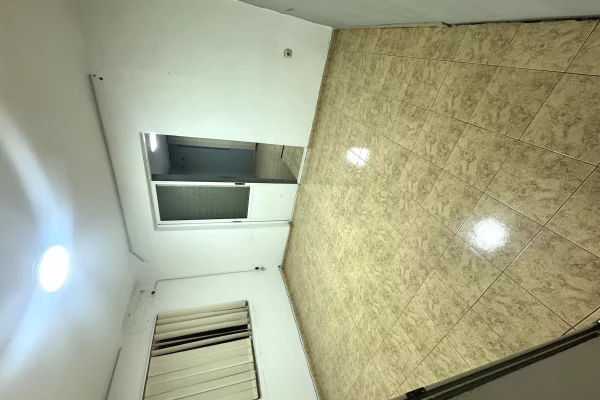 Ambient biznesi me qera 3+1 ne Tirane - 500 Euro