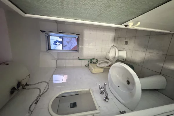 🏢 JEPET ME QIRA AMBIENT PER ZYRA – 21 DHJETORI