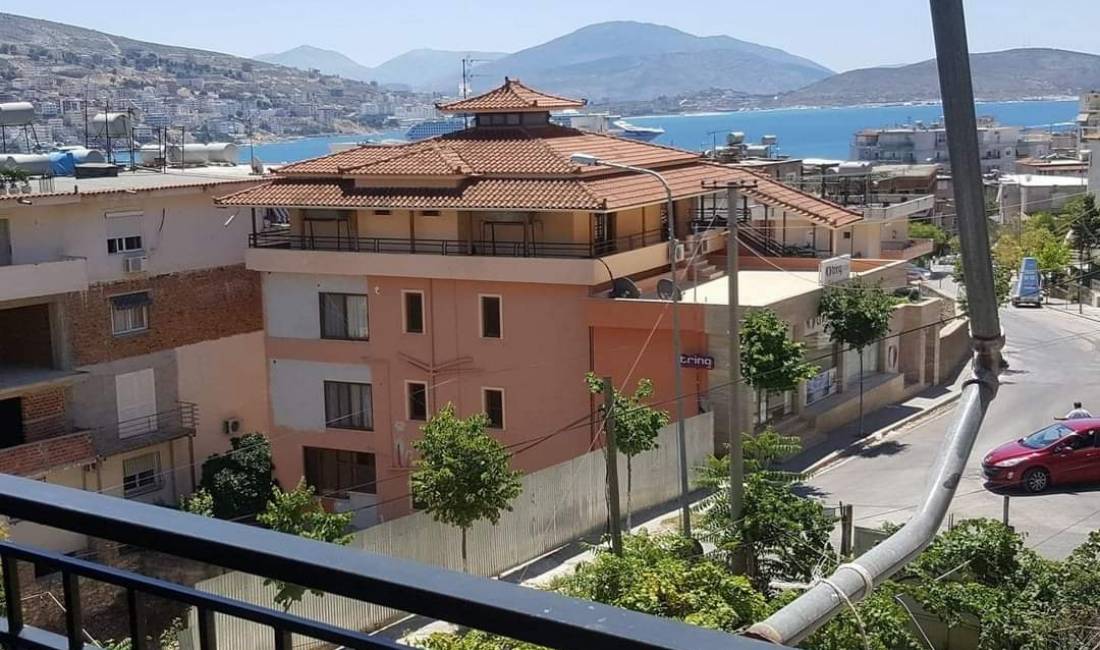 Shitet hotel 5 katesh ne Sarande, prane detit, ne Rr. Studenti