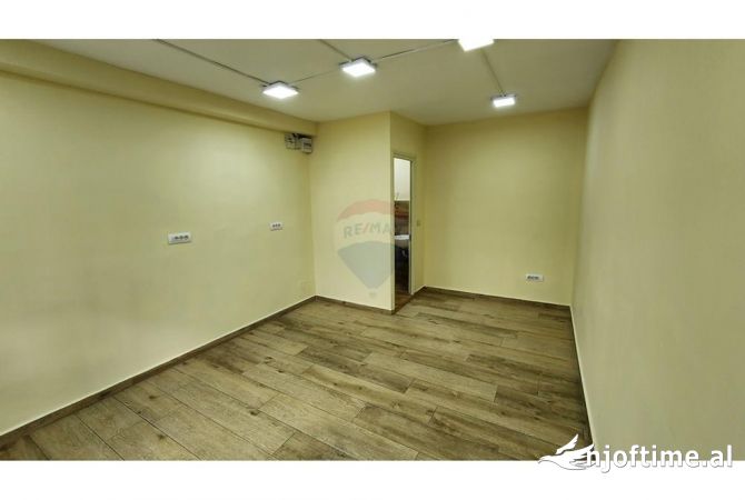 Ambiente Commerciale in Affitto 1+1 a Tirana - 47,000 Leke