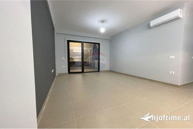 Jepet me qira ambient per zyra prane Mondialit