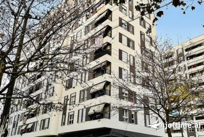 Shitet Garazh - tek Rruga 5 Maji