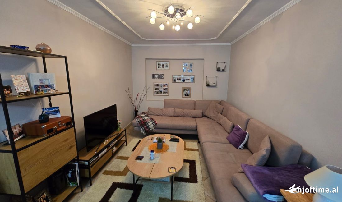 Shtepi ne shitje Apartament ne Tirane, 2+1, Mobilimi E mobiluar, Pagesa 159,000  Euro.