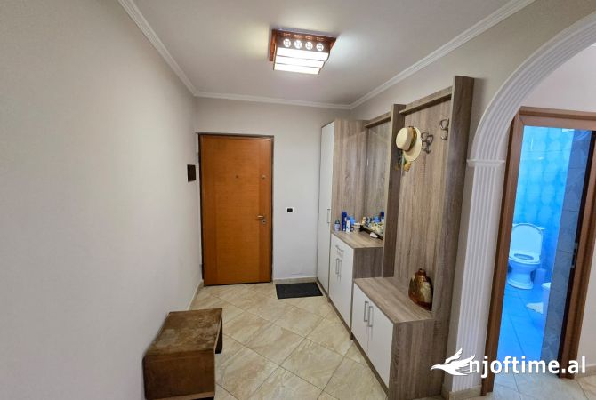 Shtepi ne shitje Apartament ne Tirane, 2+1, Mobilimi E mobiluar, Pagesa 159,000  Euro.