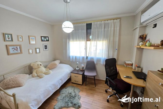Shtepi ne shitje Apartament ne Tirane, 2+1, Mobilimi E mobiluar, Pagesa 159,000  Euro.