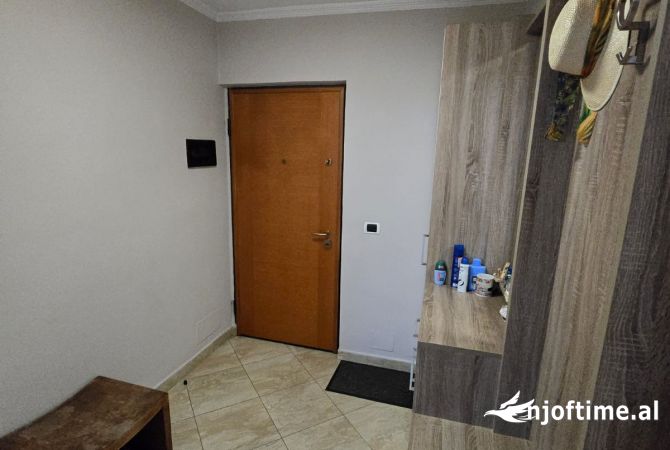 Shtepi ne shitje Apartament ne Tirane, 2+1, Mobilimi E mobiluar, Pagesa 159,000  Euro.