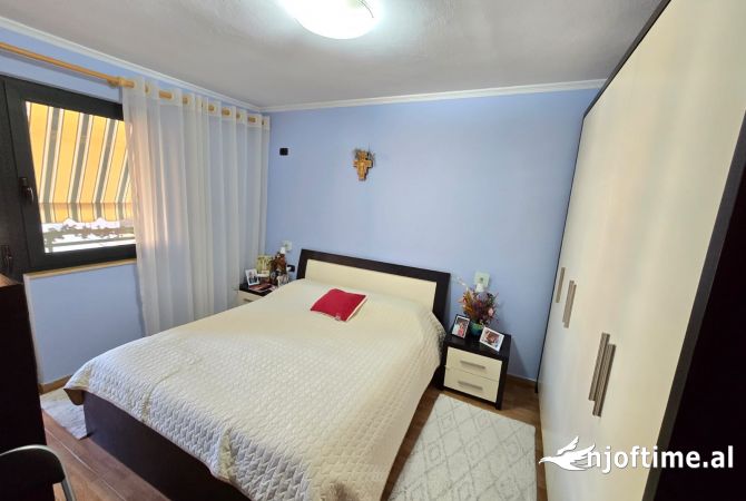 Shtepi ne shitje Apartament ne Tirane, 2+1, Mobilimi E mobiluar, Pagesa 159,000  Euro.