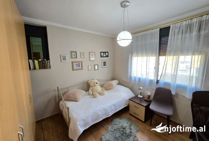 Shtepi ne shitje Apartament ne Tirane, 2+1, Mobilimi E mobiluar, Pagesa 159,000  Euro.