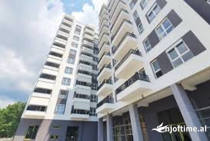 Shitet Apartament 1+1 - Rruga 5 Maji