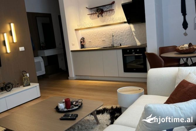 Shtepi ne shitje Apartament ne Pogradec, 1+1, Mobilimi E mobiluar, Pagesa 105,000  Euro.