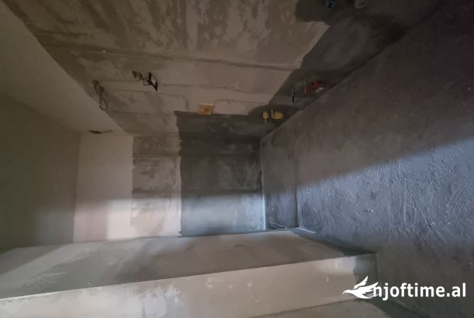 Shtepi ne shitje Apartament ne Tirane, 1+1, Mobilimi Bosh, pa mobiluar, Pagesa 134,820  Euro.