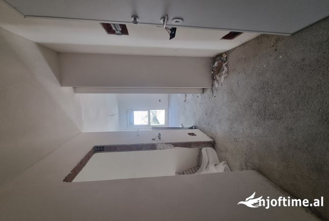Shtepi ne shitje Apartament ne Tirane, 1+1, Mobilimi Bosh, pa mobiluar, Pagesa 134,820  Euro.