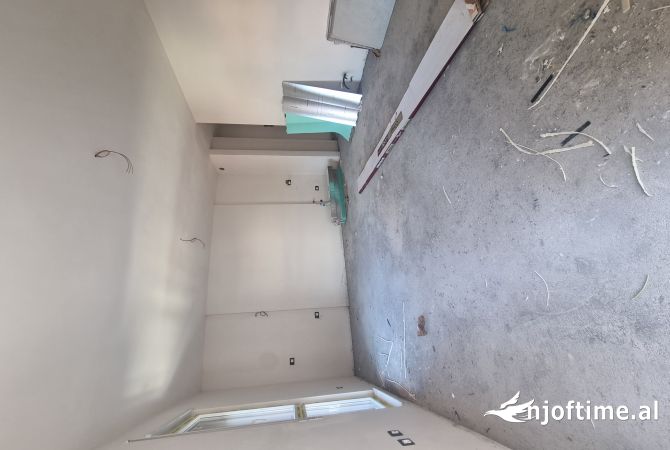 Shtepi ne shitje Apartament ne Tirane, 1+1, Mobilimi Bosh, pa mobiluar, Pagesa 134,820  Euro.